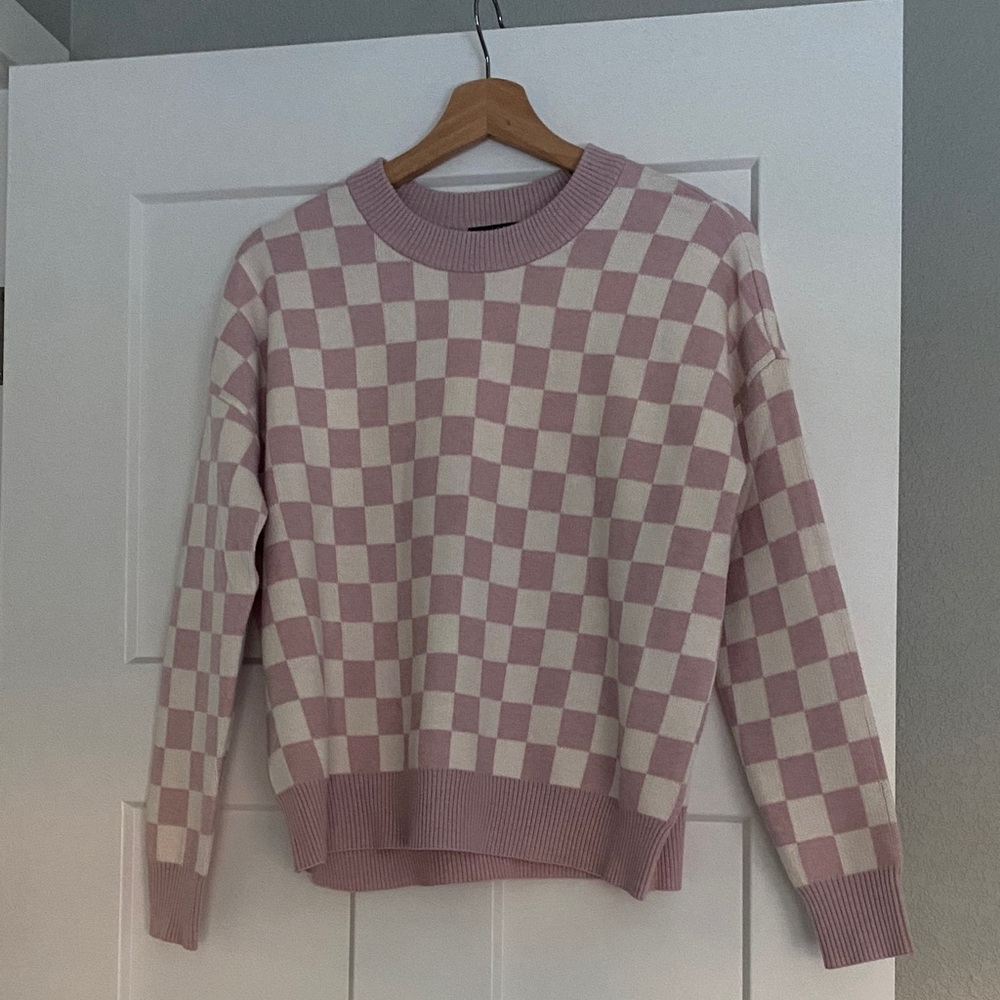 Tahari Pink and Cream Checkered Crew Neck Sweater